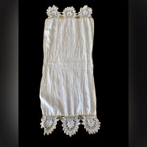 Lace Table Runner 14 x 18
